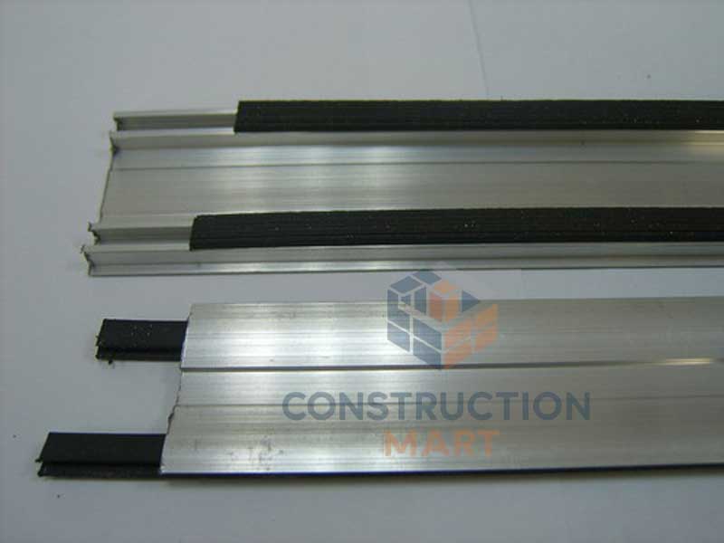 Constructionmart aluminum profile equipped with rubber sealing strips, designed for secure installation of solid polycarbonate panels and improved waterproofing.